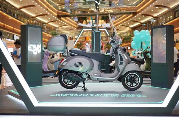 20260709-3vespa-gts-super-tech-250.jpg