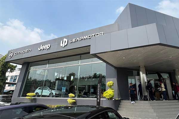 20260813-3leapmotor-dealer-pertama.jpg